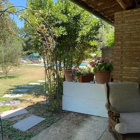 Tuscany House Guest house Levane